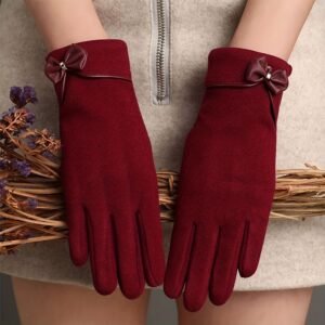 A Warm Touch of Style: Smart Touch Screen Gloves for Your Cozy Winter!