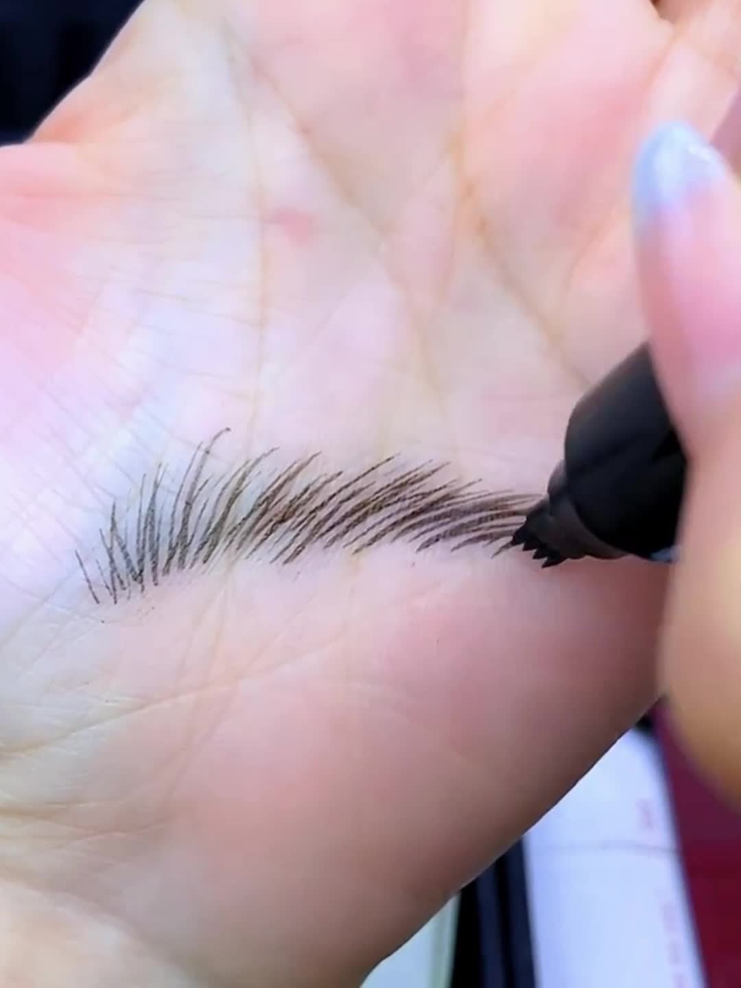 הסוד לגבות מושלמות: עט גבות 4 קצוות אולטרה-דק למראה טבעי ועמיד! – תמונה 14