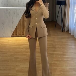 أناقة الأعمال: بدلة سليم-فيت للمرأة العصرية