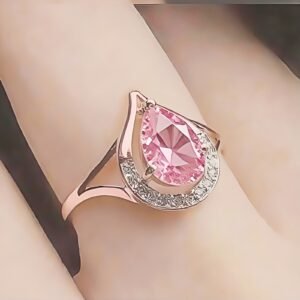 تألقي ببريق الورد: خاتم قطرة الماء الوردي الأنيق