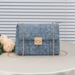 إشراقة أناقتك: حقيبة لا غنى عنها لكل يوم!