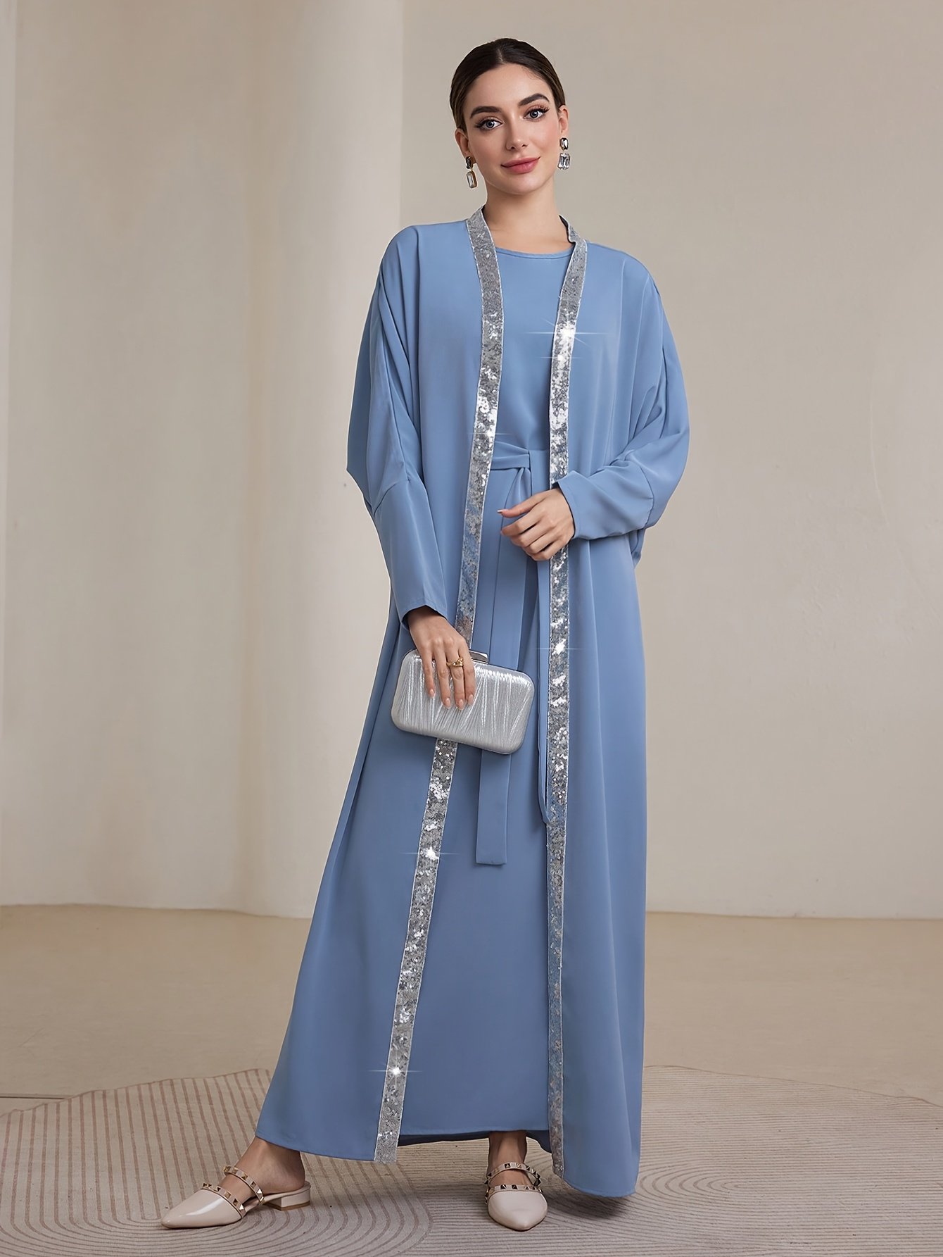 طقم الأناقة الشرقية الفاخر: تألقي ببريق لا مثيل له!