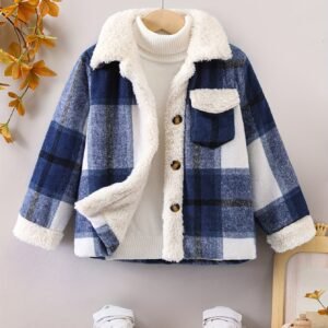 Boys' Plaid Jacket: Modern Style and Perfect Warmth for the Cold Season!