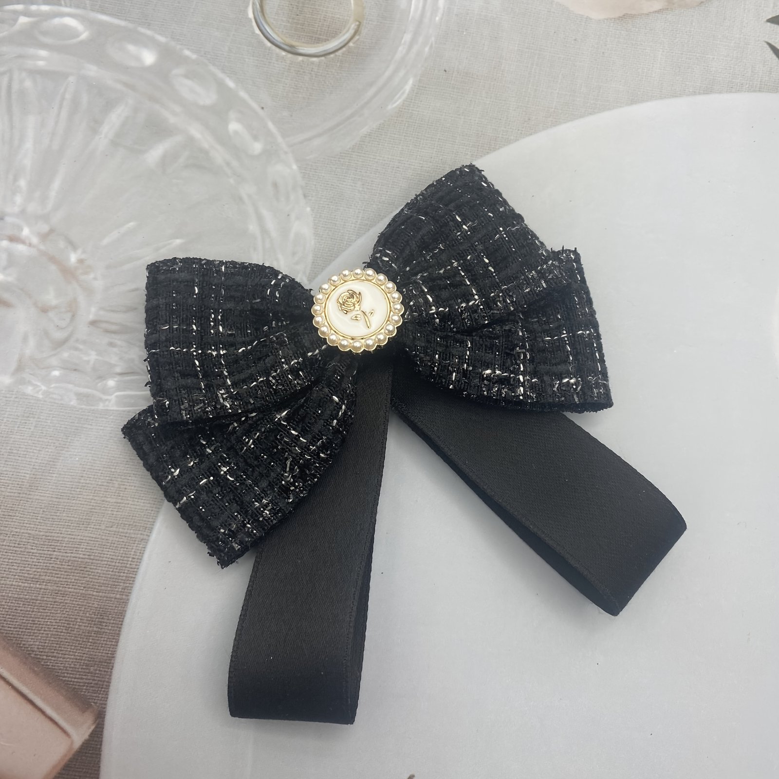 تألقي بلمسة فريدة: ربطة عنق كاروهات أنيقة لموسم الأناقة - الصورة 3