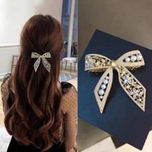 קליפס לשיער עם קשת ופנינים: מגע יוקרתי של אלגנטיות שמשלים את יופייך