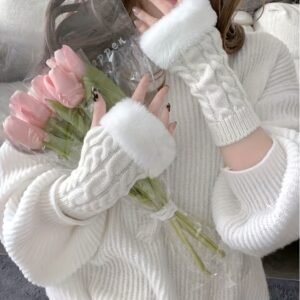 Chic & Modern Gloves: Warm Fingers, Touchscreen Ready