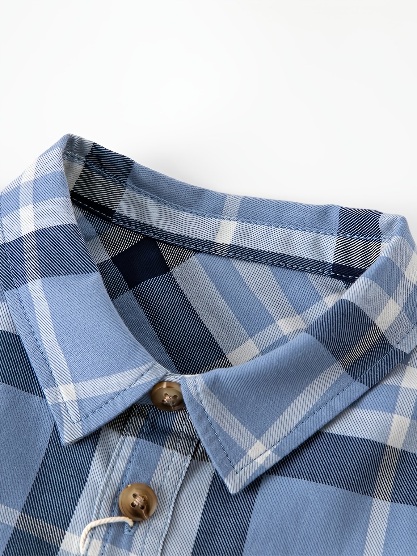 חולצת משבצות לבנים: אלגנטיות ונוחות לכל הרפתקה! – תמונה 8