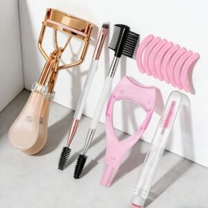 إطلالة عيون آسرة: طقم الرموش والحواجب الاحترافي المتكامل