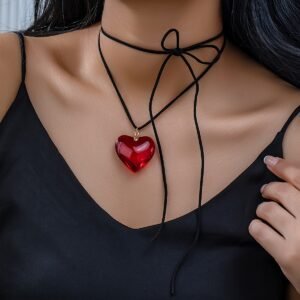 همسة قلب: قلادة الأناقة الخالدة