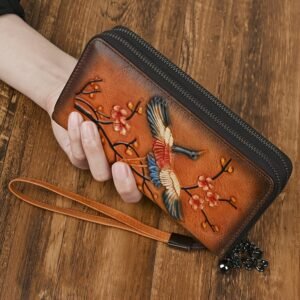 محفظة الأناقة الكلاسيكية: رفيقتكِ المثالية لكل زمان!