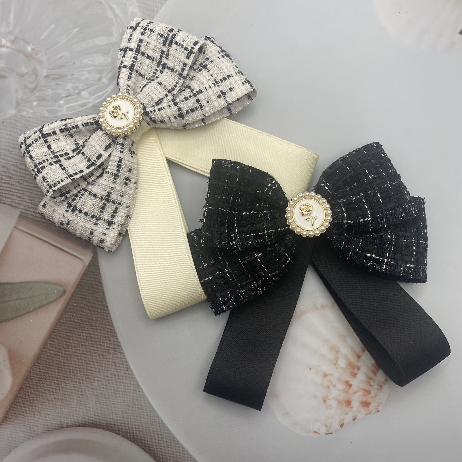 تألقي بلمسة فريدة: ربطة عنق كاروهات أنيقة لموسم الأناقة - الصورة 2