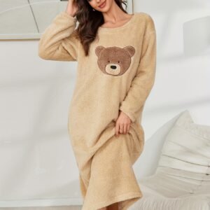 ليالي الشتاء الدافئة: فستان النوم القطيفة بتصميم الدب المحبب