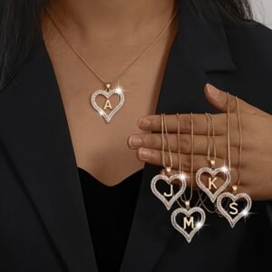 שרשרת לב ואות נוצצת: יוקרה שאין כמותה לכל רגע