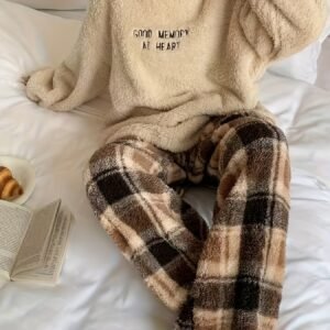 دفء مخملي... أناقة شتوية لا تُنسى!