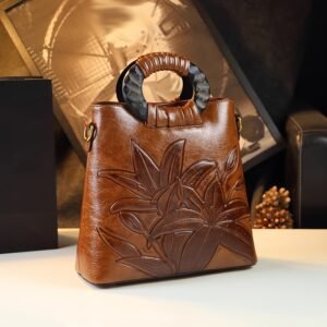 سحر الأناقة العتيقة: حقيبة يد بنقوش زهرية فريدة