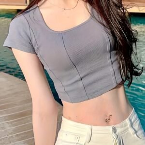 أناقة الصيف الخاطفة: توب الكورسيه بقصة ساحرة وعنق مربع!