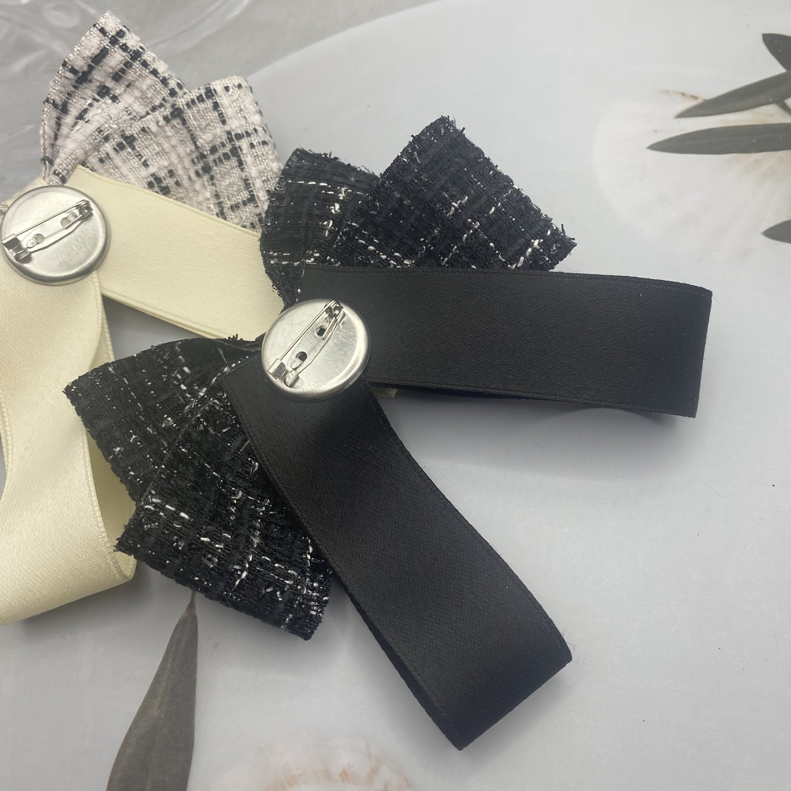 تألقي بلمسة فريدة: ربطة عنق كاروهات أنيقة لموسم الأناقة - الصورة 8