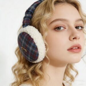 تدفئة الأذن بنقشة الكاروهات الكلاسيكية: دفء لا مثيل له وأناقة عصرية!