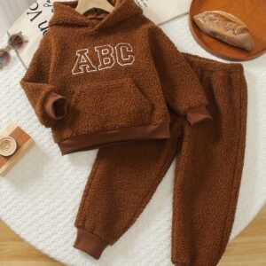 חום חורף אלגנטי: סט קטיפה יוקרתי לגיבורים הקטנים שלכם!