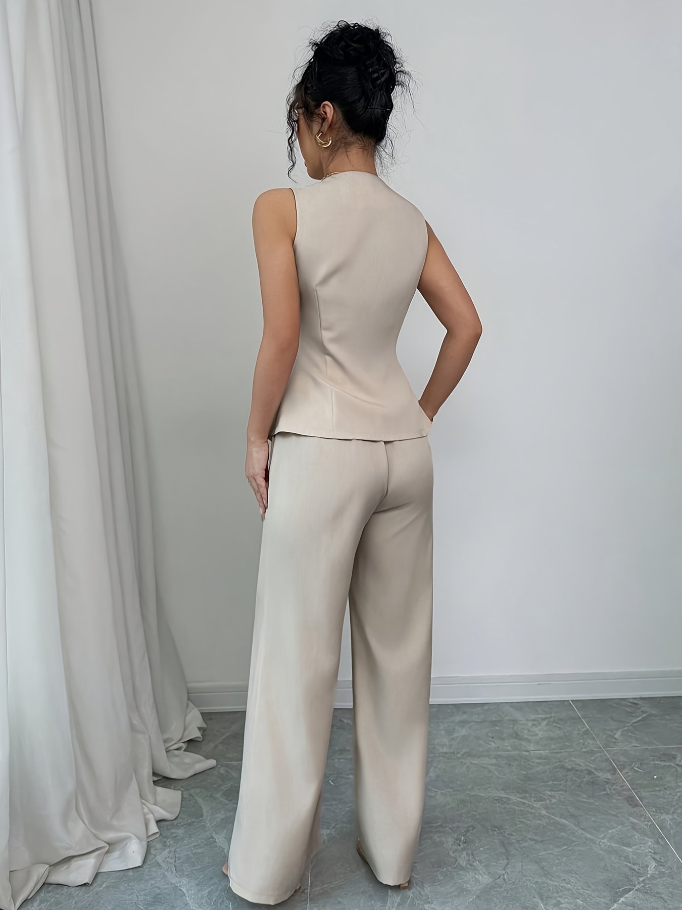 طقم الأناقة العصرية: فيست بياقة V وبنطال واسع الساقين - الصورة 4