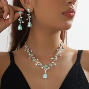 A Touch of Floral Luxury: A Captivating Jewelry Set