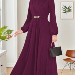 روب الأناقة الملكية: بنفسجي عميق يتألق بكِ