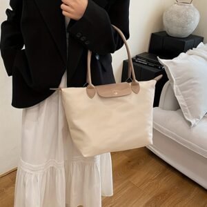 תיק הסטייל העכשווי 2025: הפריט המושלם שלך לכל יום!