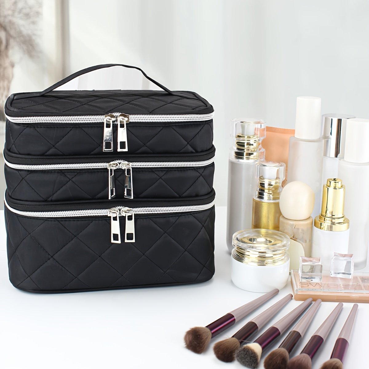 The Ultimate Style Bag: Luxurious Organization for Your Beauty, Anywhere! - Image 13