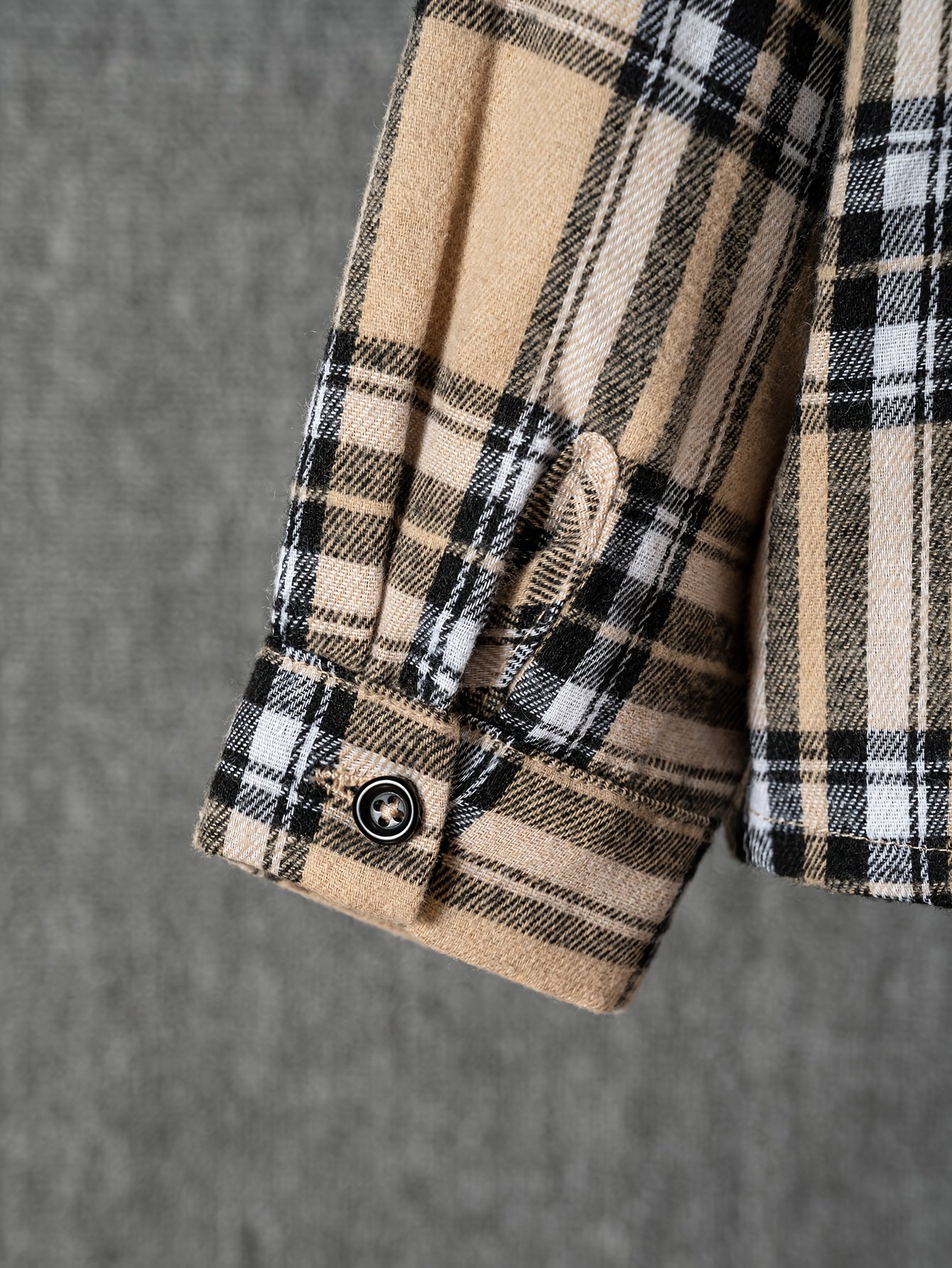 חולצת משבצות קלאסית ואלגנטית לילדים: נוחות וכיף לקטנטנים! – תמונה 8