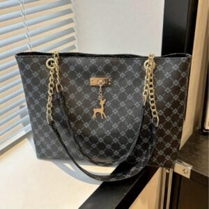 حقيبة 'الأناقة الخالدة': رفاهية التصميم وسعة لا تُضاهى.