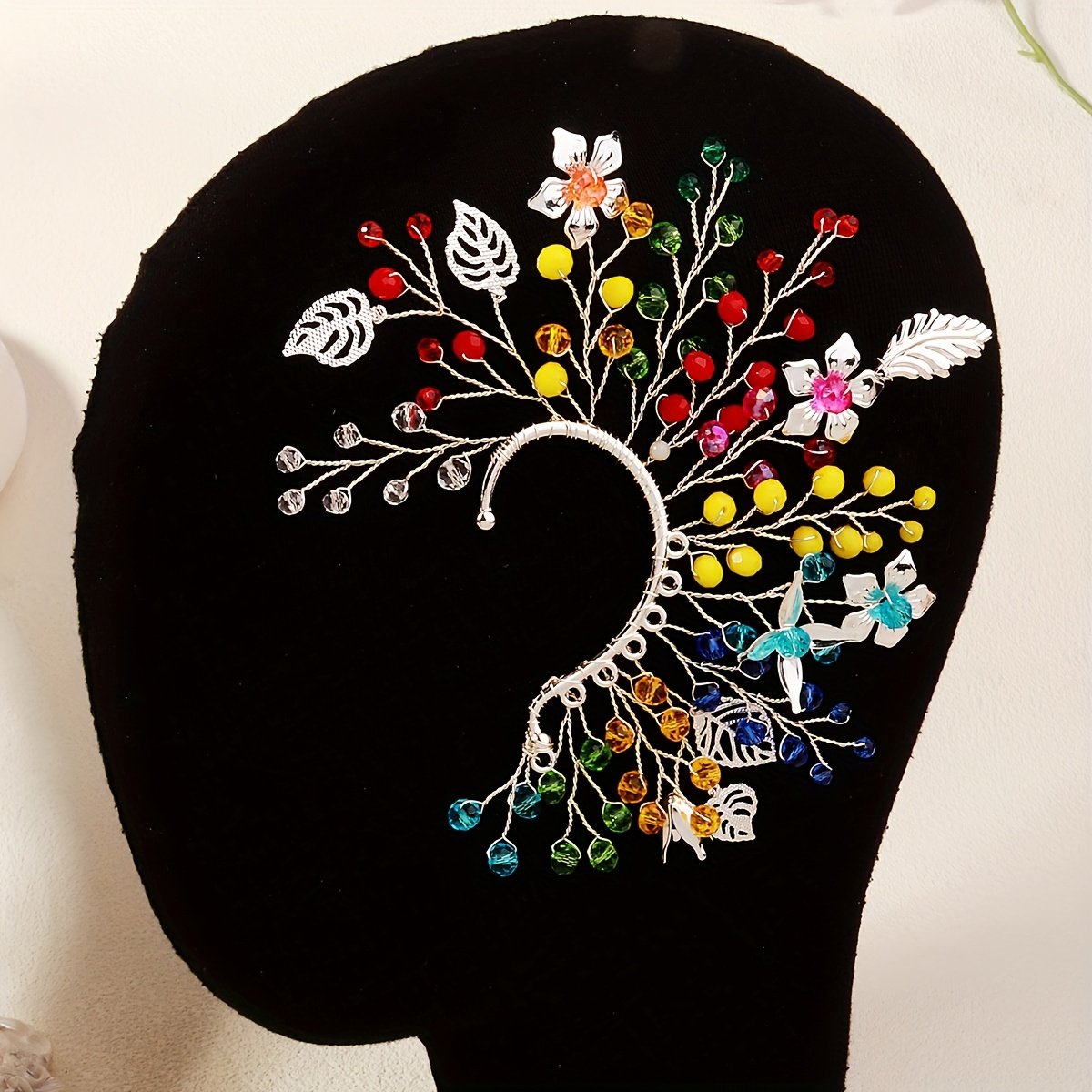 أقراط الأذن الخرافية الملونة: سحر الإطلالة العصرية بلا ثقب! - الصورة 2