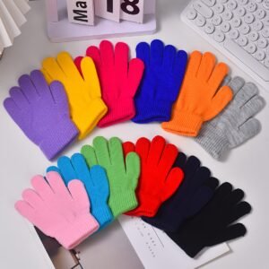 Boys' Winter Gloves: Warmth and Adventure in Every Move!