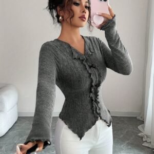 أناقتكِ تكتمل: قميص القوس الرومانسي لإطلالة لا تُنسى!