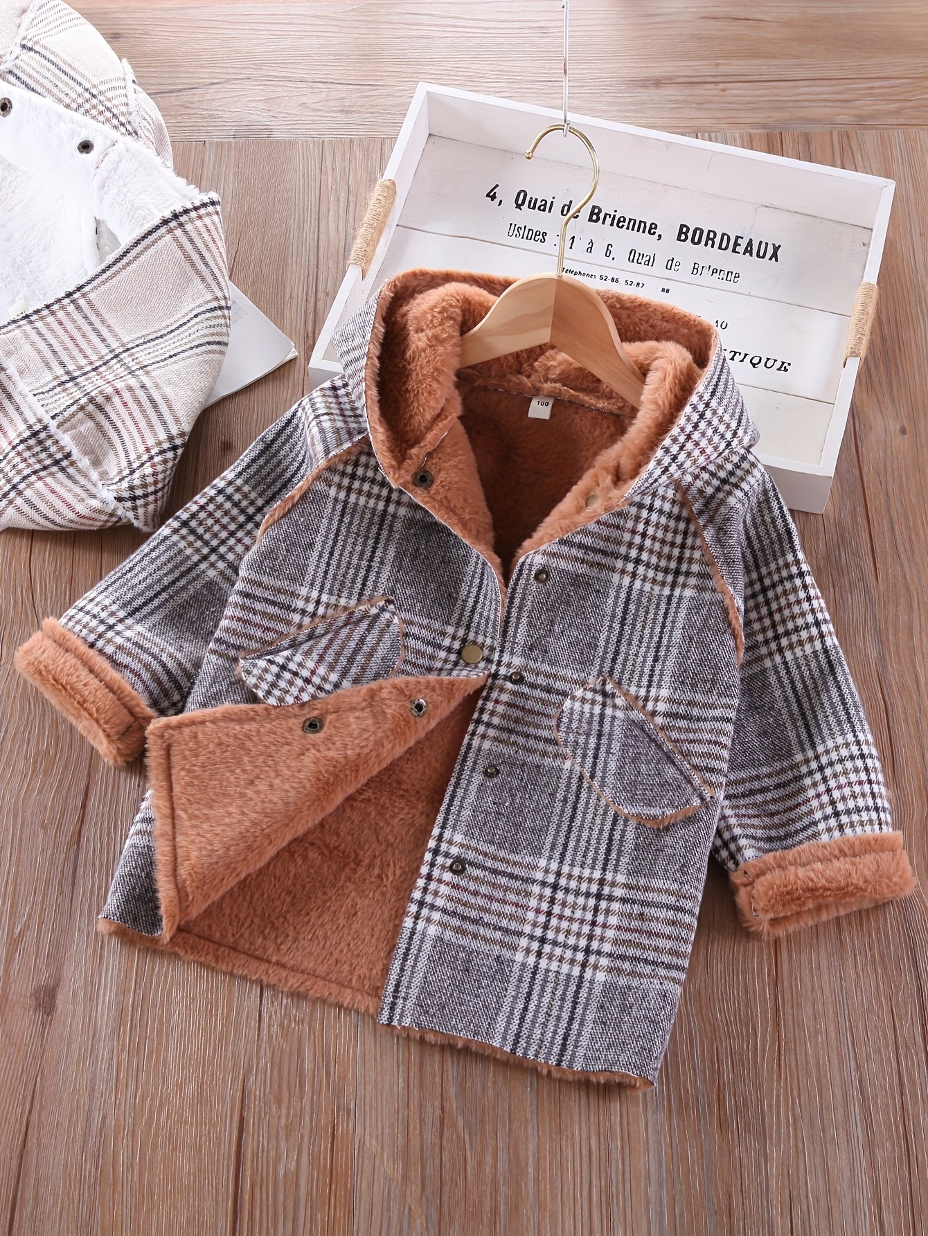 ג'קט משבצות לחורף: חמימות וסטייל מושלם לנסיך הקטן שלך!