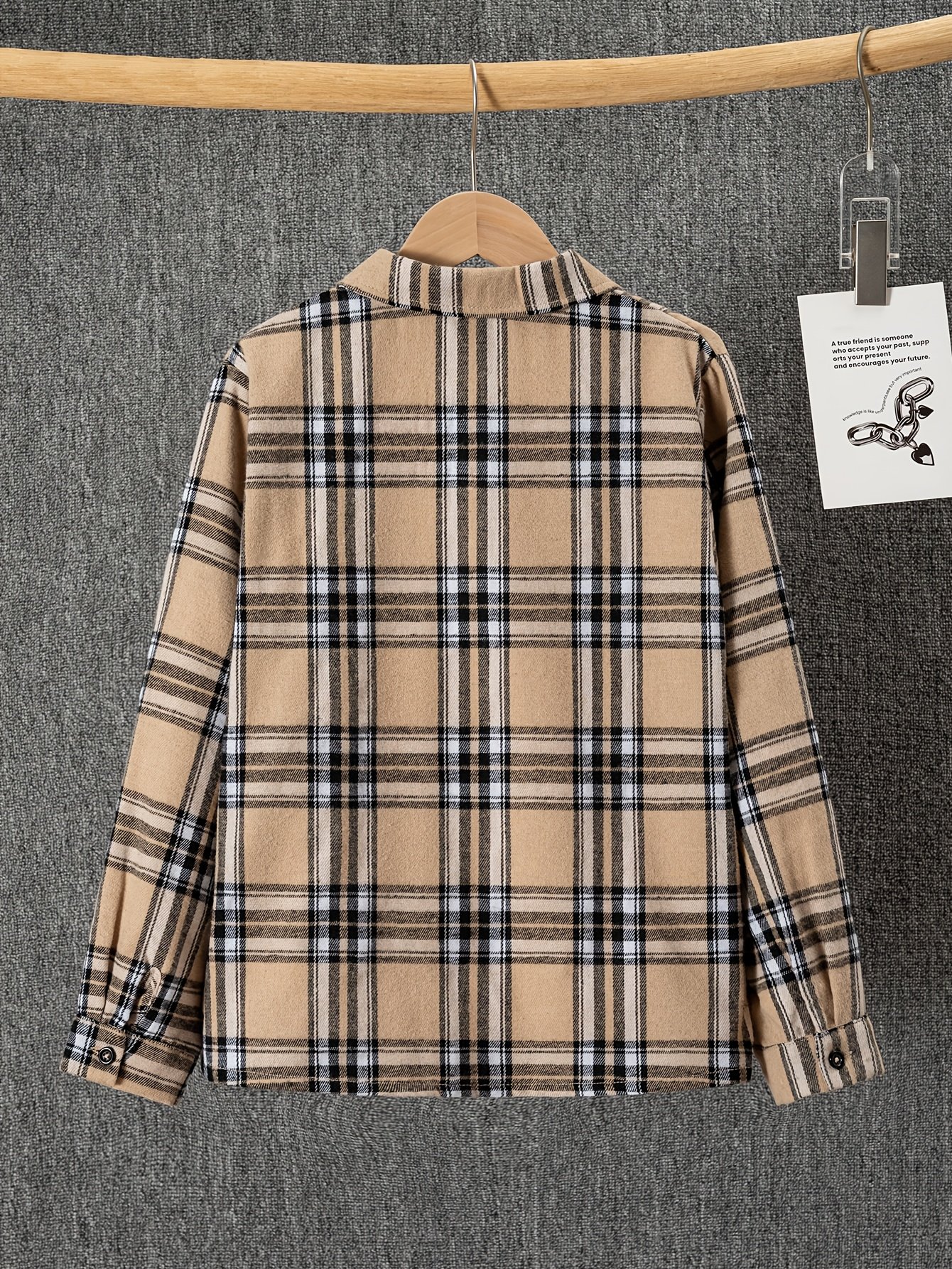 חולצת משבצות קלאסית ואלגנטית לילדים: נוחות וכיף לקטנטנים! – תמונה 2