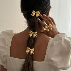 لمسة أناقة يومية: ربطات الشعر المعدنية الراقية