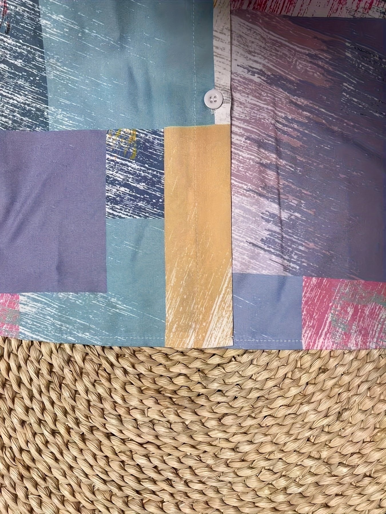 חולצת האלגנטיות היומיומית: נגיעה גיאומטרית למראה הזוהר שלך! – תמונה 5