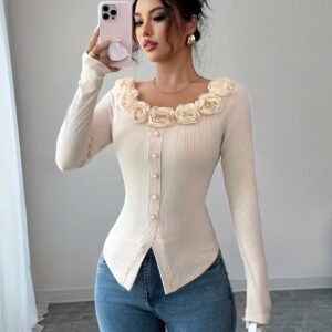 تألقي برونق الورد: تيشيرت الأناقة والرومانسية لكل يوم