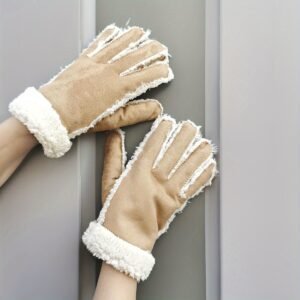 أناقة دافئة لمواسم البرد: قفازاتك الشتوية الراقية!
