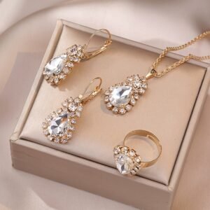 طقم البريق الملكي: أناقة الزركون الدمعي لكل مناسبة خاصة