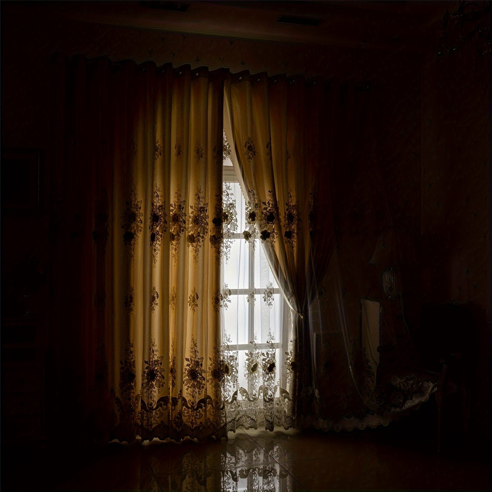 לחישת יוקרה: וילונות הצללה רקומים שהופכים את ביתך למקלט – תמונה 6