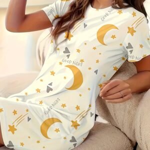 ليالٍ ساحرة: قميص نوم بنقشة النجوم والقمر