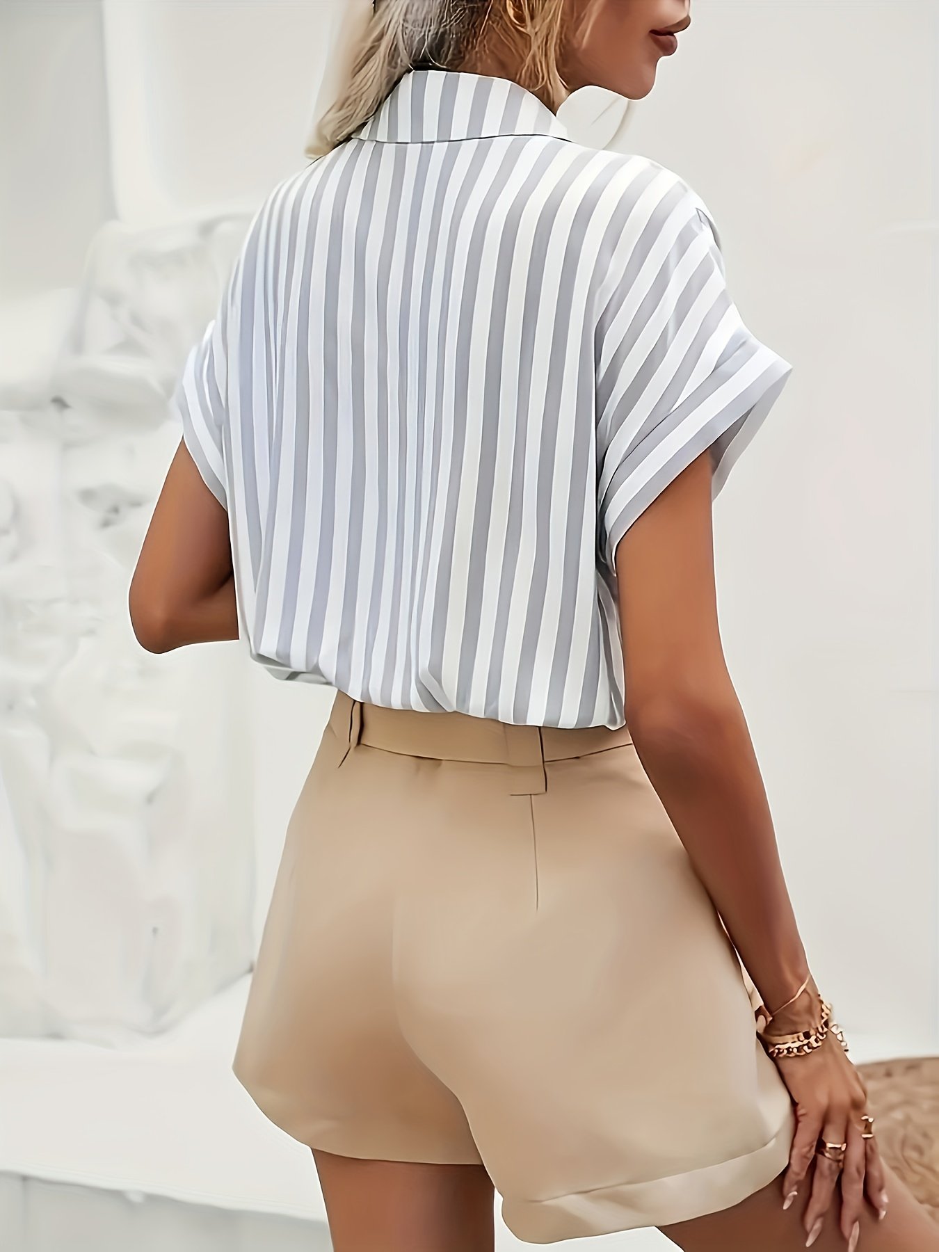 أناقة الخطوط المتجددة: قميصكِ المثالي لكل المواسم! - الصورة 2