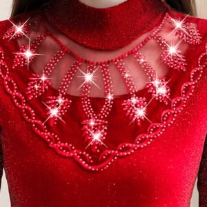 اللمسة المخرمة: توب الأناقة الربيعي والخريفي