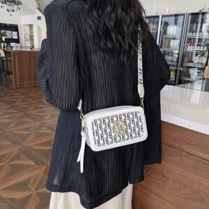 حقيبة الأناقة المتعددة: لمسة عصرية لكل إطلالة