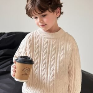 חום וסטייל: סוודר החורף המושלם לקטנטנים שלכם!