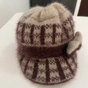 دفء وأناقة لا مثيل لهما: قبعة الشتاء المخملية لمغامراتك!