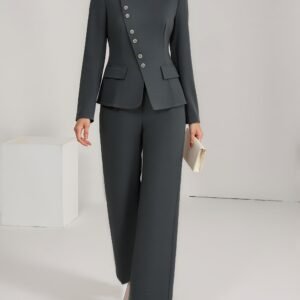 أناقة بلا حدود: بدلة البنطلون النسائية المتكاملة