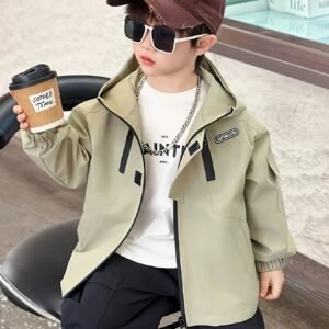 מעיל רוח אופנתי לבנים: קלות, הגנה וסטייל לכל הרפתקה!