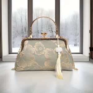 Elegant Evening Bag: A Unique Touch for Your Look!